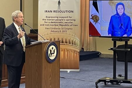 علم الهدی برای مخالفت با مذاکره و رفع تحریم، به اظهارات یک حقوق بگیر مجاهدین خلق استناد کرد: همین کار‌ها را می‌کنید که می‌گویند ایران در حال گدایی دیپلماسی است | اخبار اصلاحات