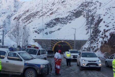 لزوم چاره اندیشی برای ترافیک سنگین جاده کرمان – سیرچ در زمان بارندگی‌ها