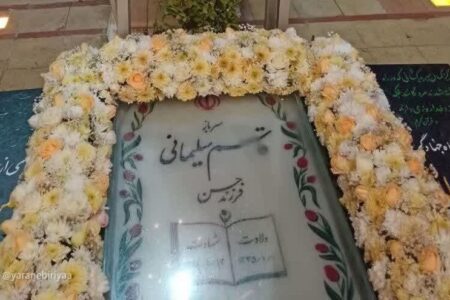 گل‌آرایی مزار «حاج قاسم» در روز پدر | خبر کرمان
