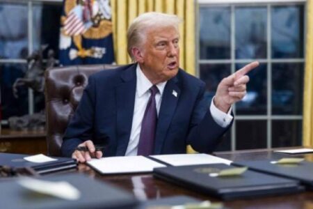 ترامپ ده‌ها فرمان دوره بایدن را لغو کرد | اخبار سیاسی