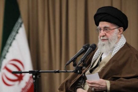 مراقب دشمنی‌های پنهان پشت لبخندهای دیپلماسی باشیم | اخبار سیاسی