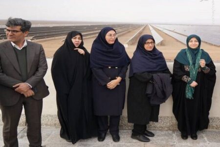 بازدید معاون رییس جمهور از بزرگترین نیروگاه خورشیدی متمرکز کشور