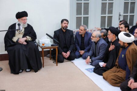 رهبر انقلاب: اعتکاف فرصتی برای تقویت روحیه معنوی جوانان شود