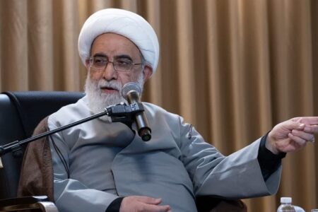 واکنش دبیر شورای عالی حوزه، به دست دادن مرضیه برومند و رضا بابک: خجالت زده ام | اخبار اصلاحات