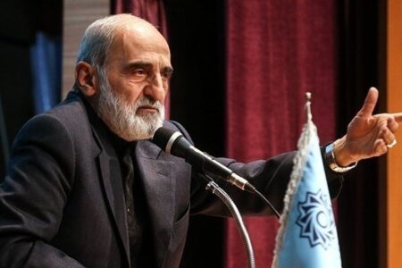 حمله شریعتمداری به ظریف و روحانی روی آنتن تلویزیون: آمریکا بی‌شرف است، چگونه می‌توانیم با او مذاکره شرافتمندانه داشته باشیم؟ | اخبار اصلاحات