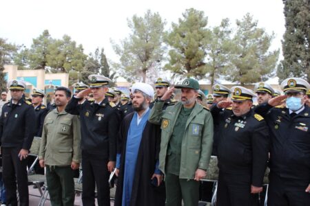 غبارروبی و گلباران گلزار شهدای شهرستان سیرجان به مناسبت دهه مبارک فجر  | اخبار سیرجان