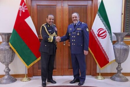 دیدار وزیر دفاع ایران با رئیس ستاد کل نیروهای مسلح سلطنت عمان