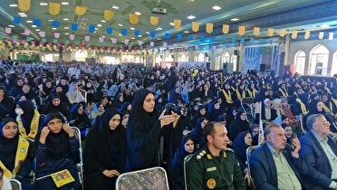 اجتماع بزرگ دختران سیرجانی به مناسبت میلاد حضرت معصومه (س)؛ روایت بانوی تازه‌مسلمان از مسیر حق