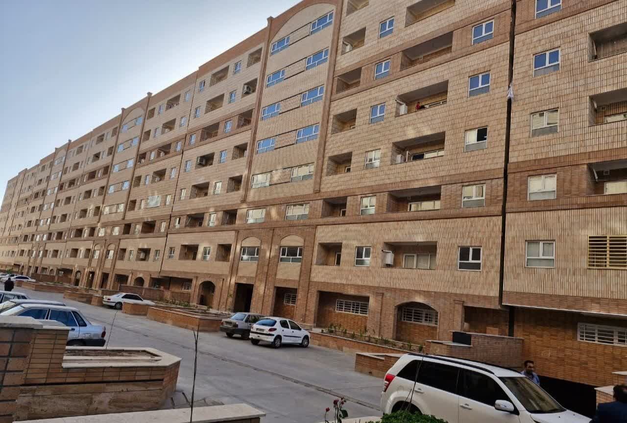 استاندار کرمان افتتاح رسمی پروژه مسکن ملی سیرجان را به تکمیل شبکه فاضلاب موکول کرد؛ تاکید بر اتمام ۱۰۰ درصدی طرح‌ها | خبر کرمان