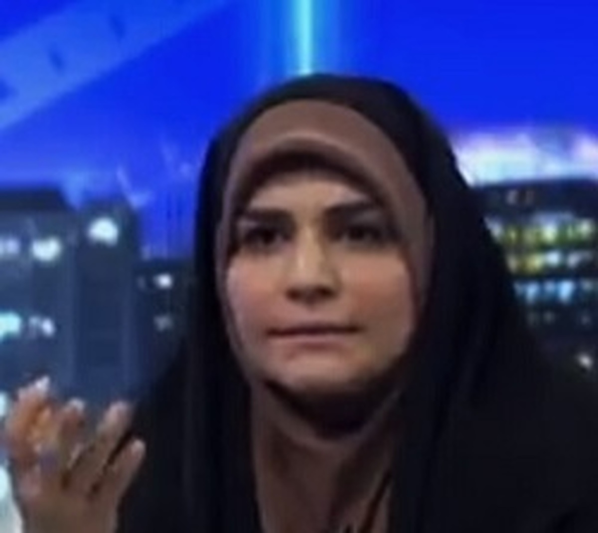 خانم مجری شبکه خبر! تحلیل‌گر نیاورید بیشتر به نفع مذاکرات است