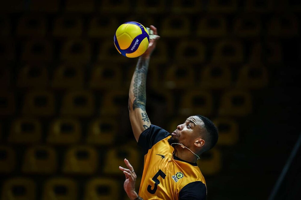 واکنش بازیکن کوبایی شهداب به درگیری با محمد موسوی | اخبار کرمان و شهرستان ها