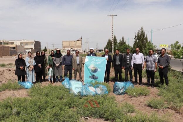 جمع آوری زباله به مناسبت روز زمین پاک در انار