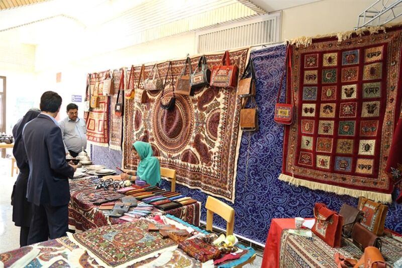 زنگ خطر برای اصالت صنایع دستی کرمان؛ نمایشگاه‌های بی‌مجوز، کیفیت و اعتبار را تهدید می‌کنند | خبر کرمان