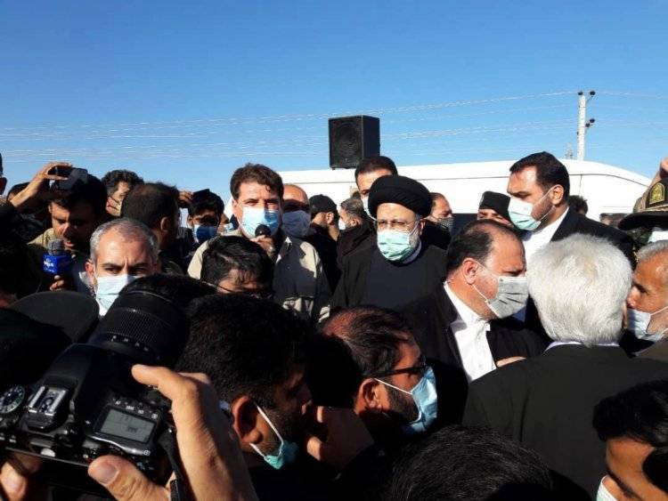 مهر تایید طوفان بر لباس خدمت رئیسی/ لباس خاکی، ارمغان خدمت رئیسی + تصاویر و فیلم | خبر کرمان