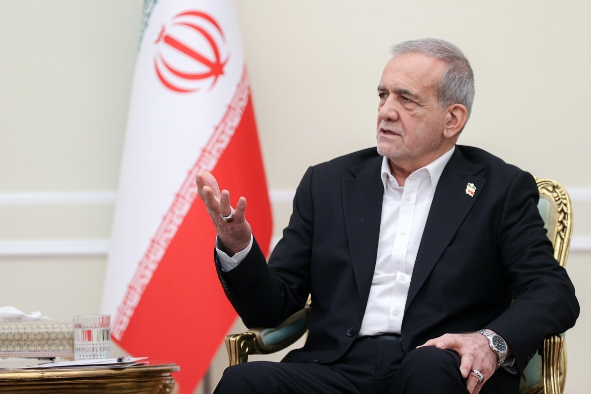 پزشکیان: ادارات بدون پنل خورشیدی در تابستان برق نخواهند داشت