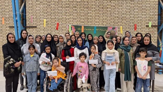 حاشیه دیدار مس و پرسپولیس/ حضور پرتعداد تماشاگران انار و رفسنجان