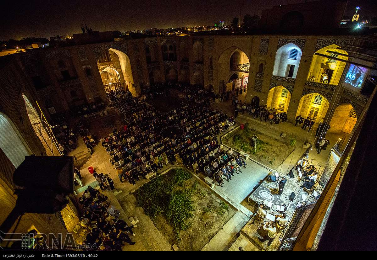 اتاقی در میانه میدانم آرزوست