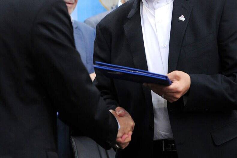 شرکت ملی نفت ایران ۵ قرارداد و تفاهم‌نامه تولید بار اول امضا کرد