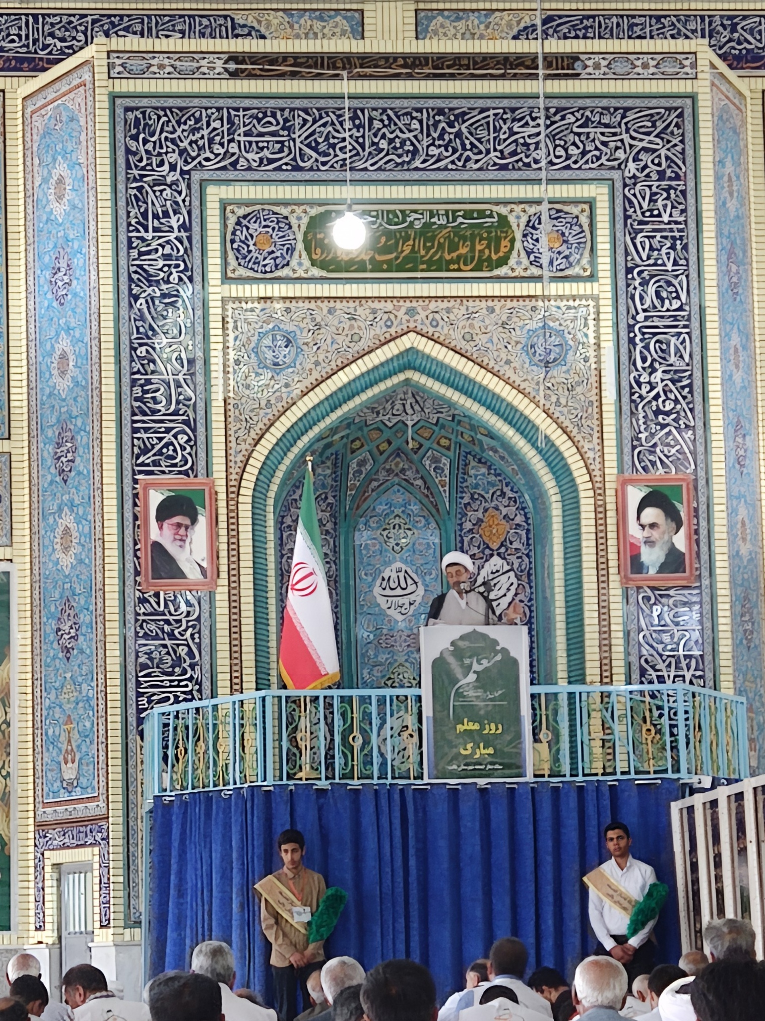 امام جمعه بافت: تقوا راه حل مشکلات است/ معلمان رسالت هدایت و تربیت دینی را جدی بگیرند/ هوشیاری در برابر جنگ روانی دشمن در حوادث اخیر