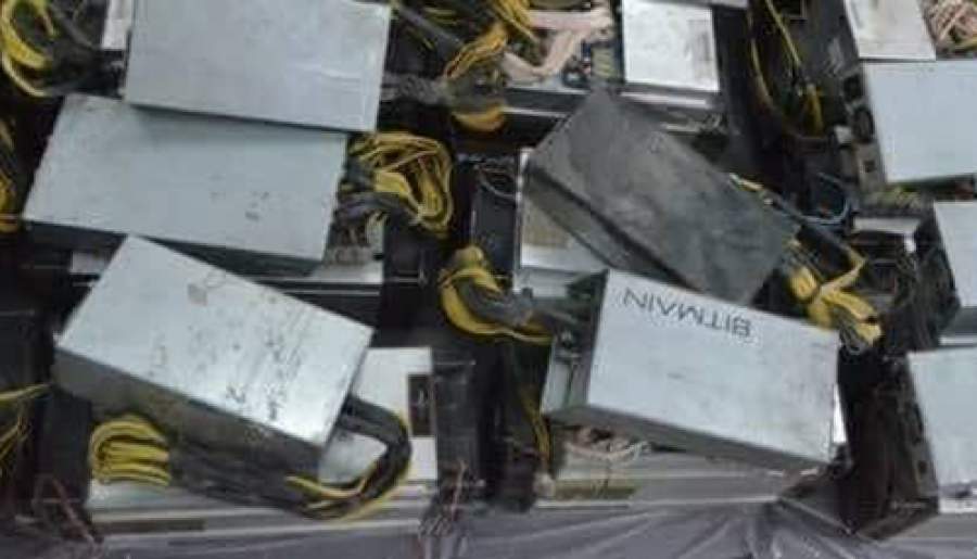 کشف ۱۶ دستگاه استخراج ارز دیجیتال غیرمجاز در بم؛ تأکید رئیس دادگستری بر برخورد قاطع با اخلال‌گران شبکه انرژی | اخبار استان کرمان