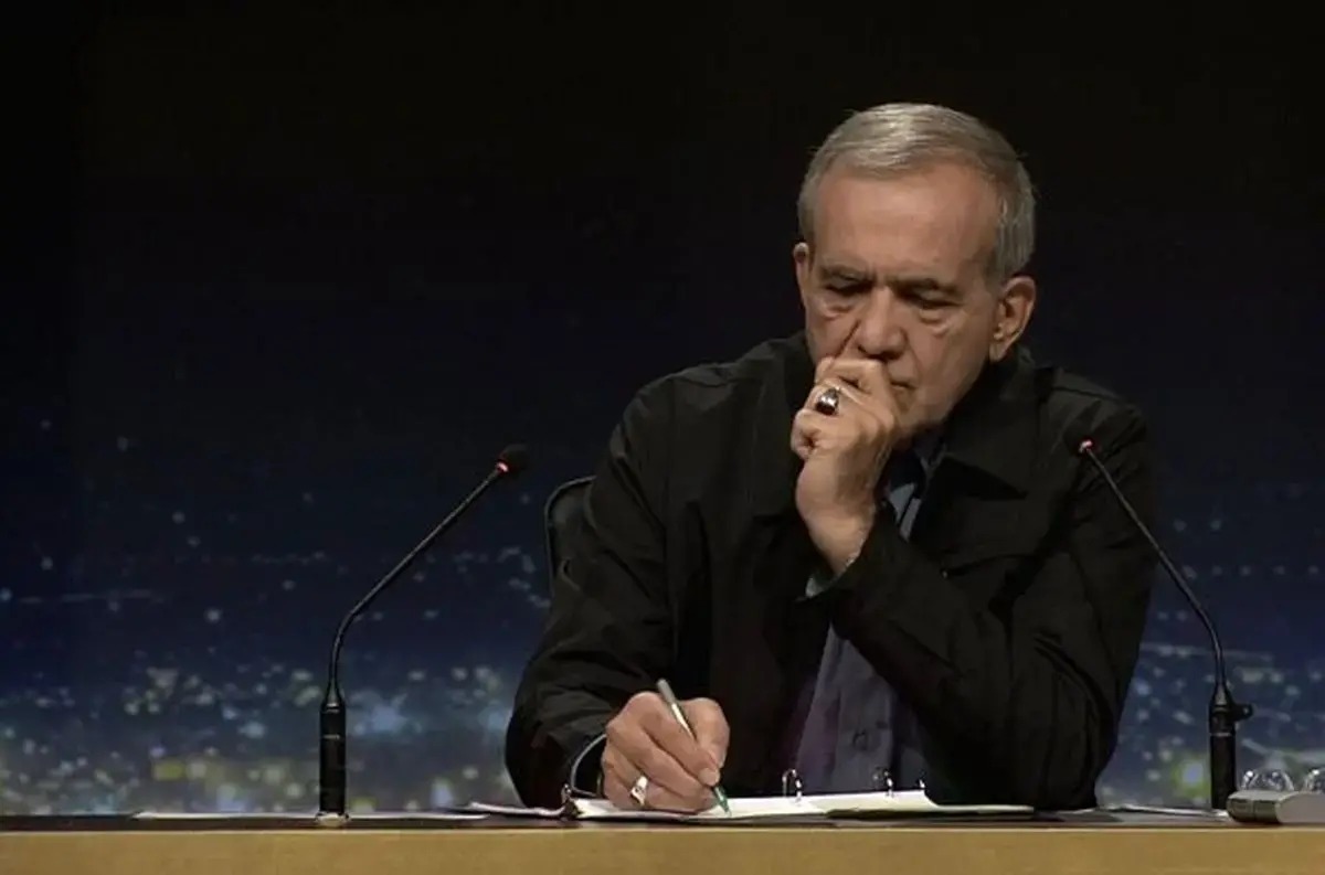 انتقاد تند عباس عبدی از دخالت‌ مجلسی‌ها در عزل و نصب‌ها؛ سکوت دولت جایز نیست