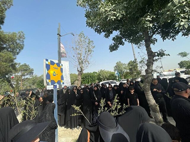 گزارش تصویری از مراسم خاکسپاری شهیدان حاجی‌زاده و باقری