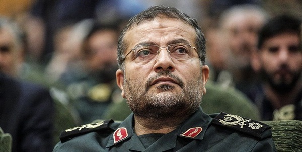 سردار سلیمانی: دشمن همچون مار زخم خورده بر خود می پیچد و باید به شدت مراقب بود
