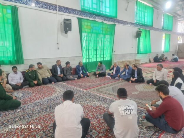 سرکشی فرمانده ناحیه مقاومت بسیج سپاه شهرستان انار از اردوهای جهادی پزشکی در روستای ساقی