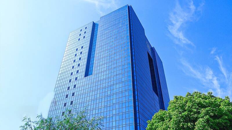 بانک‌های کشور در حال ارائه خدمات به مردم هستند