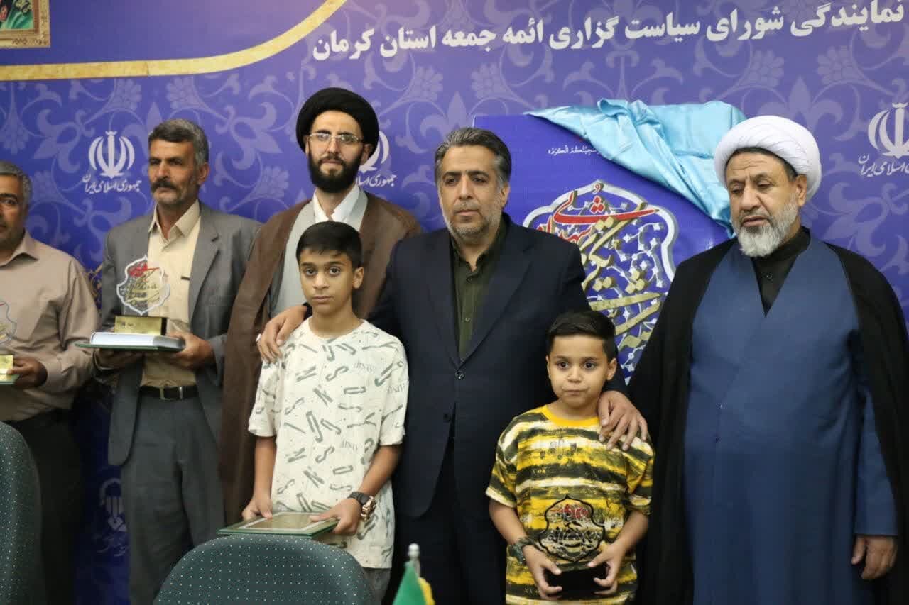 آغاز «سه‌شنبه‌های تکریم شهدایی» در کرمان؛ تجلیل از خانواده چهار شهید | خبر کرمان