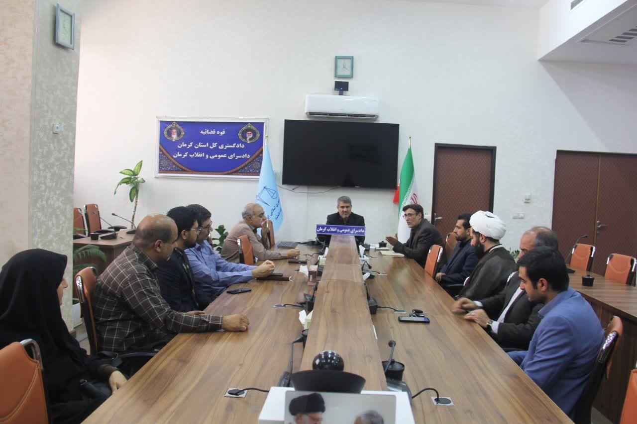 دادستان کرمان: پلتفرم‌های خارجی ابزار تسخیر اذهان؛ هوشیاری در برابر نفوذ فکری دشمن ضروری است | خبر کرمان