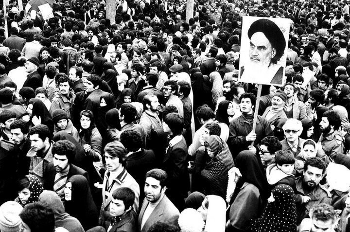 افق انقلاب از دل ۱۵ خرداد طلوع کرد