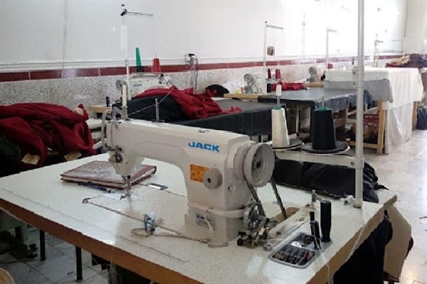 هنر خیاطی بانوی کارآفرین رفسنجانی در خلق اشتغال | اخبار استان کرمان