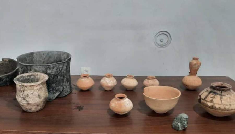 کشف ۱۳ قطعه شیء عتیقه در جیرفت | اخبار استان کرمان