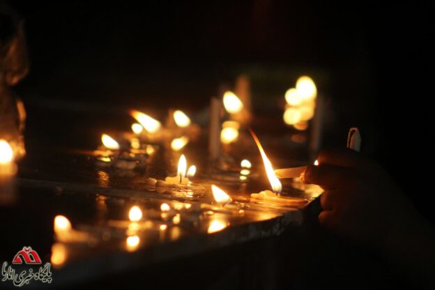 شام غریبان در انار؛ شمع‌ها در سوگ خورشید کربلا گریستند