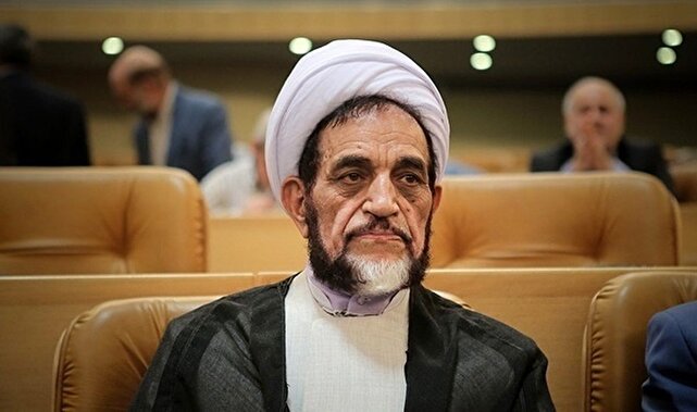 ماجرای جدید در پروندۀ اختلافات اشرفی اصفهانی و پناهیان در مرزداران/ می‌خواهند تا محراب جلو بیایند!/ آشپزخانه را گرفته‌اند نمی‌توانیم نذری بدهیم/ اشتباه کردم پای اوقاف را وسط کشیدم