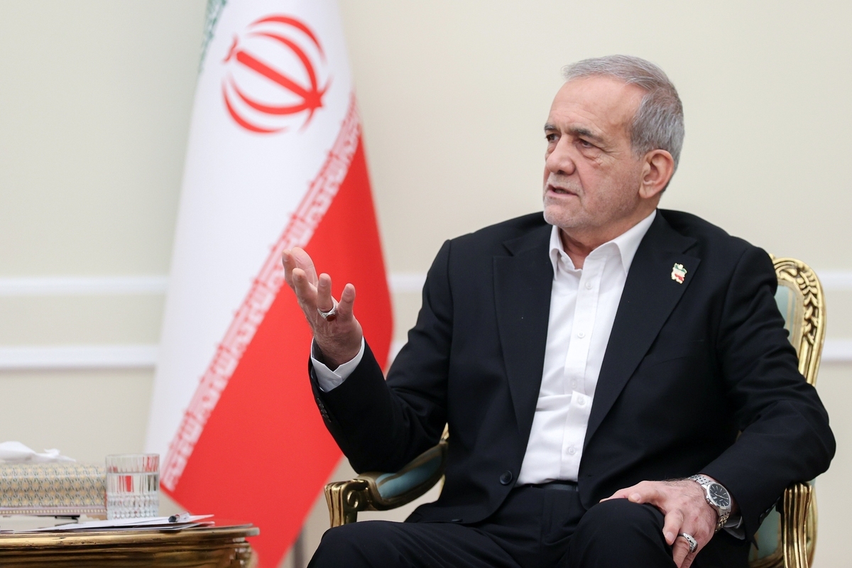  روزنامه هم میهن : پزشکیان به‌درستی شعار وفاق را انتخاب کرد، ولی این شعار با دو مشکل  مواجه بود