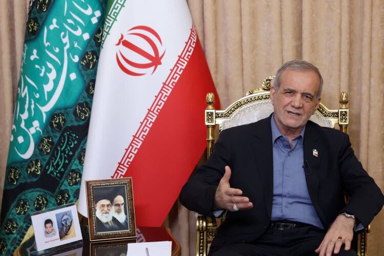 پزشکیان: شعار «مرگ بر آمریکا» به‌هیچ‌وجه به معنای مرگ بر مردم یا حتی مسئولان آمریکا نیست/ برای هر نوع همکاری اقتصادی، صنعتی و تجاری با آمریکایی‌ها آمادگی داریم