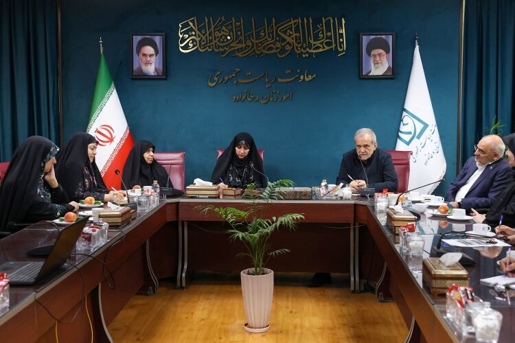 پزشکیان: حق نداریم نظر خود را به زور به دیگران تحمیل کنیم/ نباید مردم را به خودی و غیر خودی تقسیم کنیم