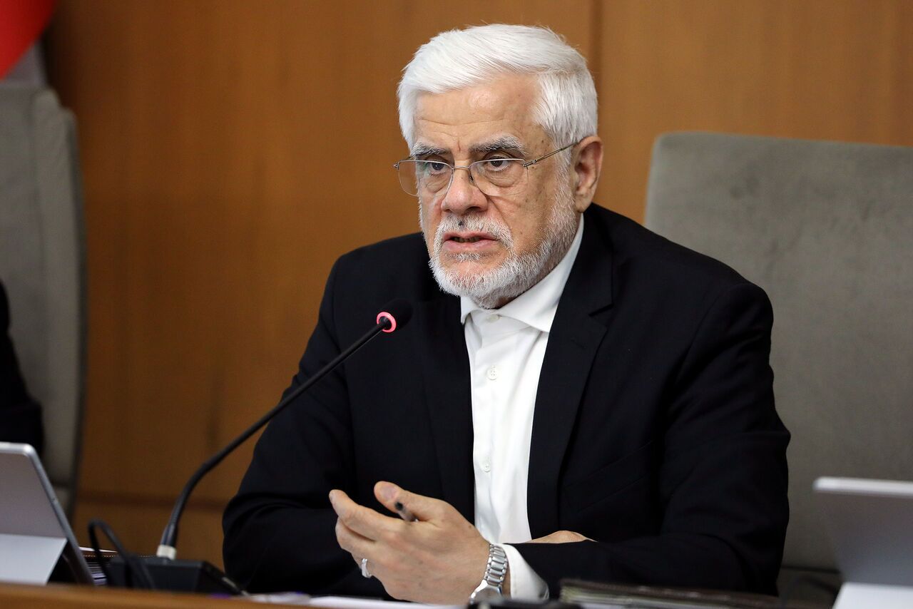 عارف: مصوبه بازگشت قیمت‌ها به قبل از آغاز جنگ ۱۲ روزه لازم‌الاجرا است