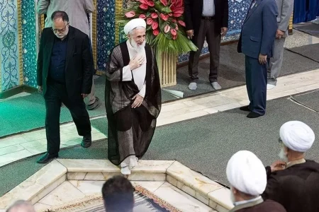 انتقاد روزنامه هم‌میهن از بازگشت صدیقی به نمازجمعه: تندروها به خودشان هم رحم نمی‌کنند؛ اصطلاحاً دچار زیلوخوری شده‌اند