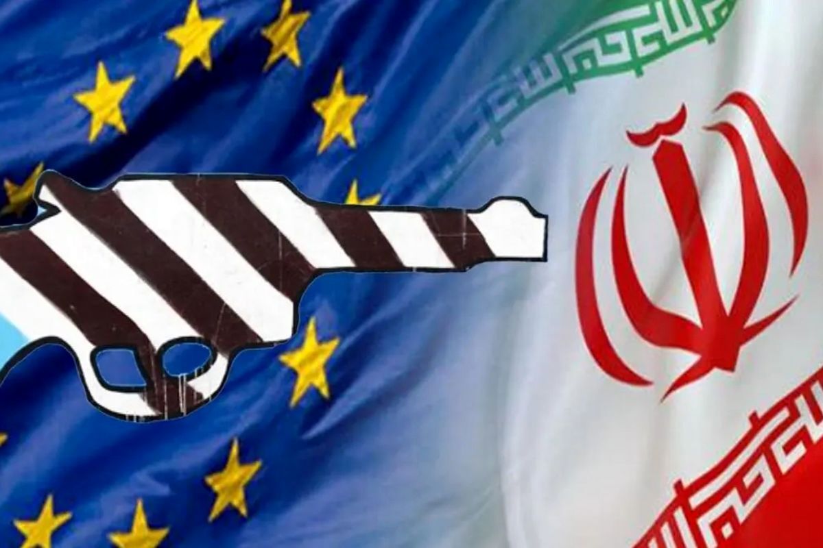 روزنامه جمهوری اسلامی: جدی نگرفتن مکانیسم ماشه مانند همان حرف احمدی نژاد است که قطعنامه های ضد ایرانی را کاغذپاره می خواند