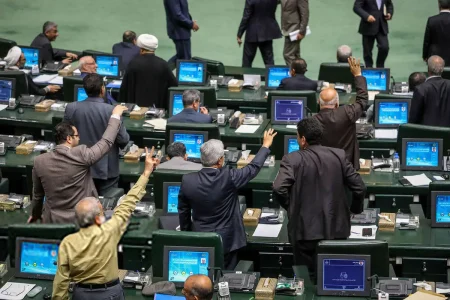 نامه ۱۹ نماینده مجلس به پزشکیان: هرچه سریع‌تر لایحه «مقابله با نشر محتوای خلاف واقع» را پس بگیرید