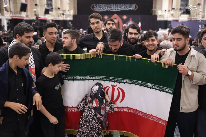 عکس/ قابی زیبا از آخرین شب عزاداری در حسینیه امام خمینی(ره)