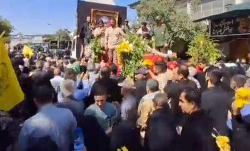 فیلم/ وداع باشکوه مردم شیراز با پیکر سرلشکر غیب‌پرور