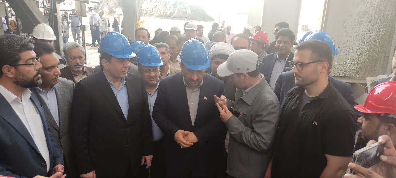 مجتمع فرآوری تیتانیوم کهنوج با دستور رئیس‌جمهور به بهره‌برداری رسید/ پایان خام‌فروشی بزرگترین ذخیره‌گاه کشور