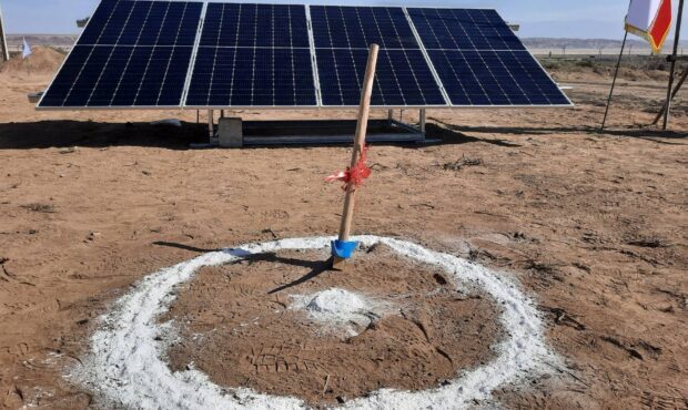 نیروگاه خورشیدی یک مگاواتی در بردسیر کلنگ‌زنی شد/ وعده بهره‌برداری یک ماهه با سرمایه‌گذاری ۵۰ میلیارد تومانی