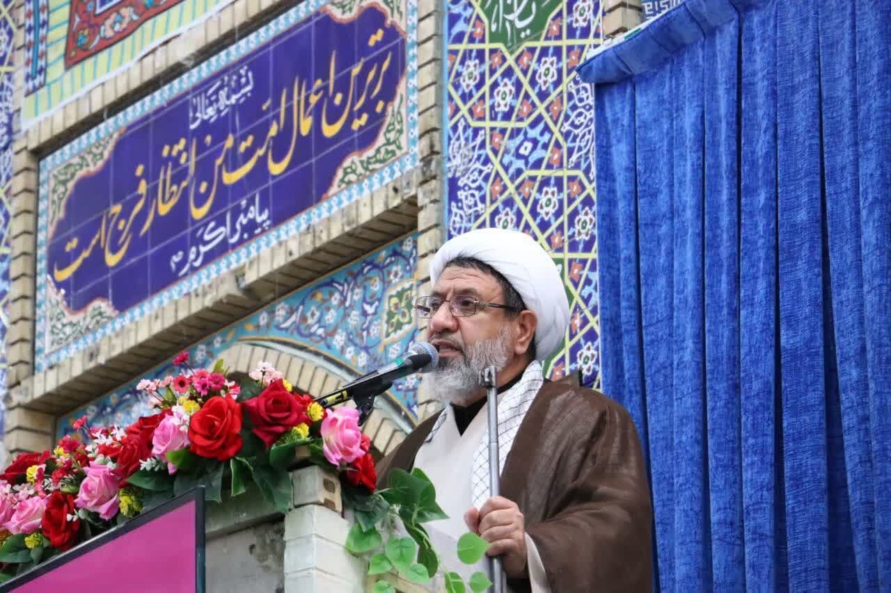 امام جمعه کرمان: نماز جمعه نقشی بی‌بدیل در دفاع از انقلاب و مقابله با فتنه‌ها دارد