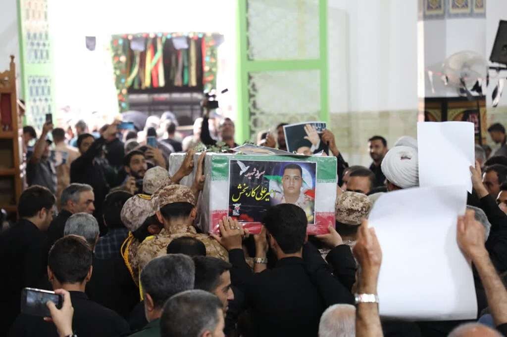 کرمان در سوگ شهید اقتدار؛ راور میزبان وداع با سرباز شهید «امیرعلی کاربخش» شد