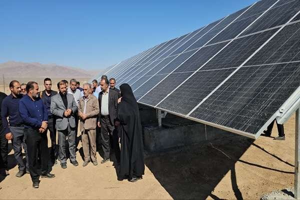نخستین نیروگاه خورشیدی بر روی چاه کشاورزی در زرند راه‌اندازی شد/ کشاورزان برای نصب پنل فراخوانده شدند